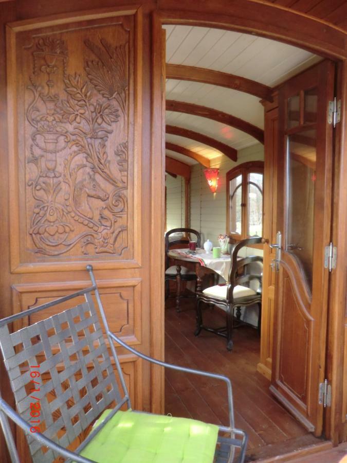 Roulotte La Souleillade Bed & Breakfast Saint-Sernin  Bagian luar foto